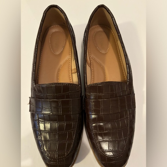 Old Navy Faux Leather City Loafers - Picture 3 of 12